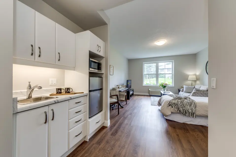 In suite kitchenette at Chartwell Wellington Park / Kitchenette dans la suite du Chartwell Wellington Park