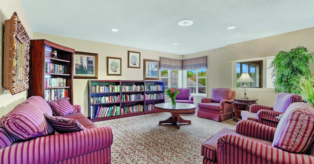 The library of Chartwell Isabella Retirement Residence 