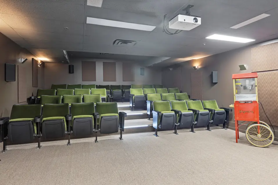 Salle de théâtre à Chartwell Monastère d'Aylmer / Theater room at Chartwell Monastère d'Aylmer