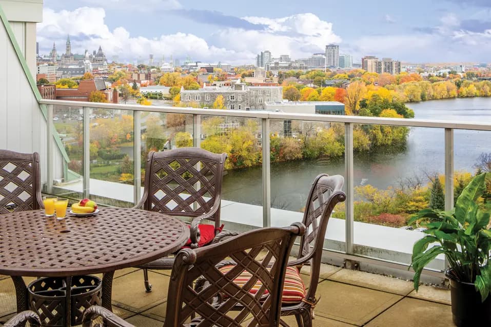 View from rooftop patio at Chartwell Rockcliffe / Vue depuis la terrasse sur le toit du Chartwell Rockcliffe