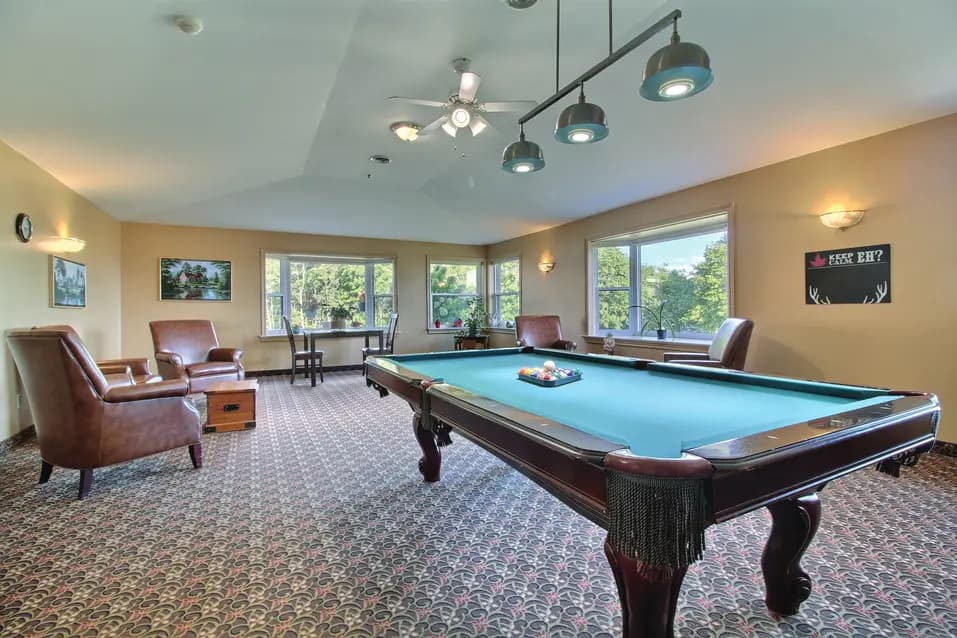 Activity room with a pool table at Chartwell Rosedale / Salle d'activités avec table de billard chez Chartwell Rosedale