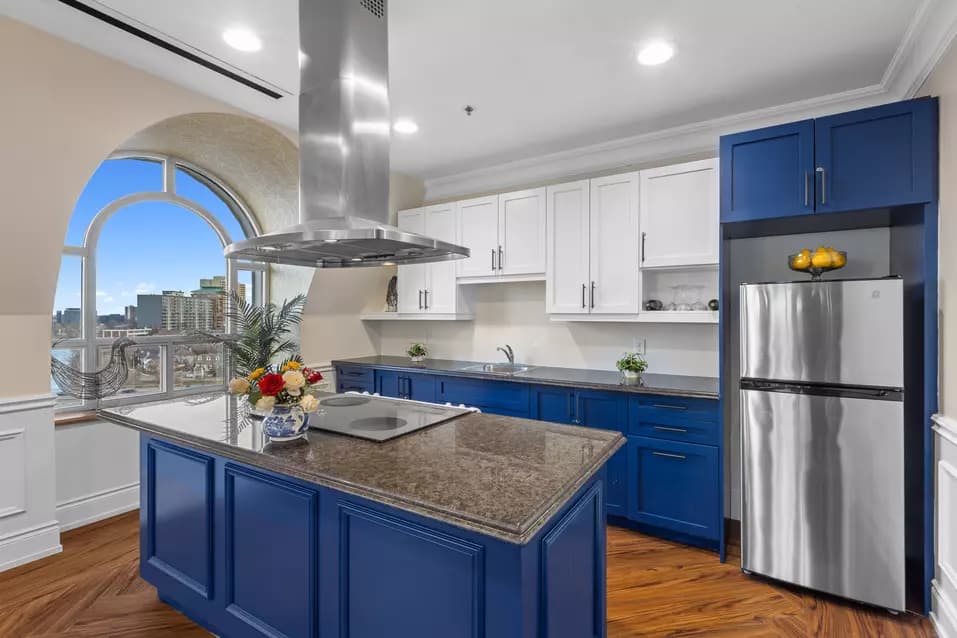 country kitchen at chartwell rockcliffe retirement residence