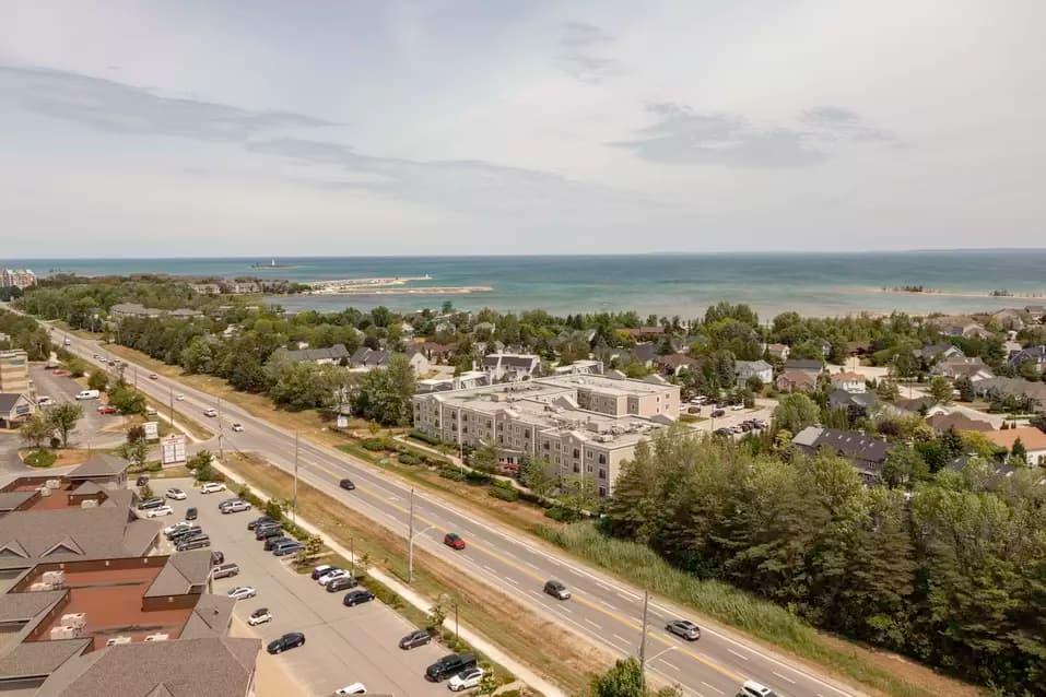 Aerial photo with lake view at Chartwell Georgian Traditions Retirement Residence.