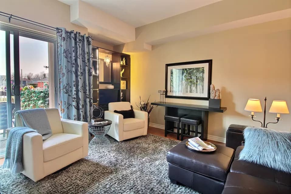 Grand salon lumineux appartement modèle Chartwell Seigneuries du carrefour résidence pour retraités