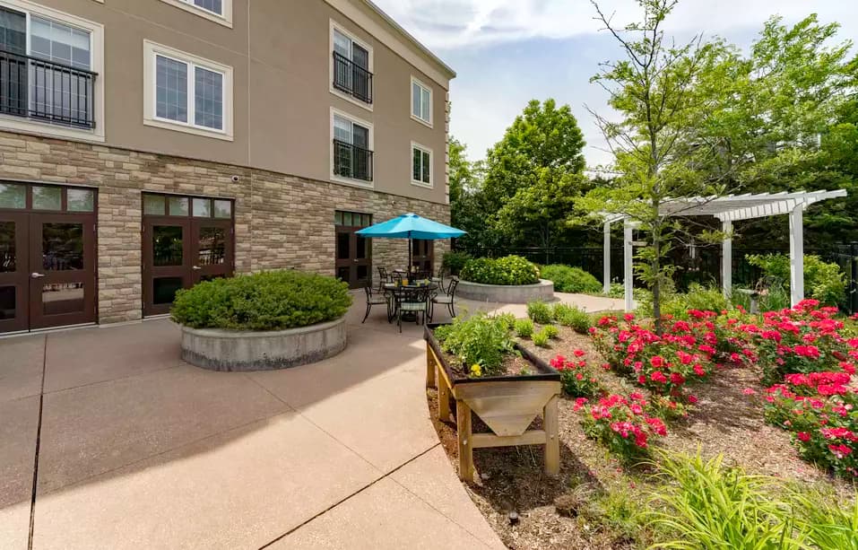 Gardens and walking paths at Chartwell Georgian Traditions Retirement Residence.